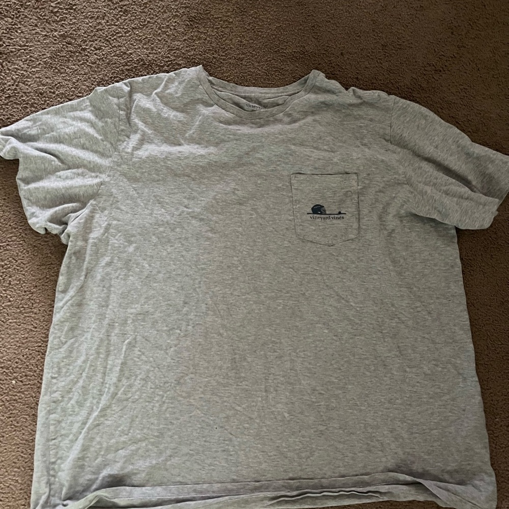 2XL Vineyard Vines T-Shirt.